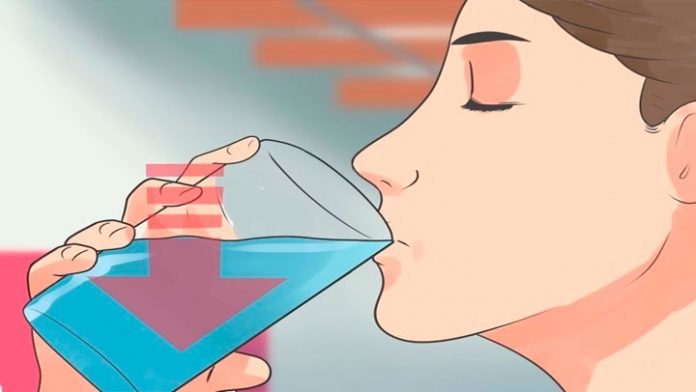 Trink diese Mischung, bevor du schlafen gehst und entferne alles, was du während des Tages gegessen hast, aus dem Körper!