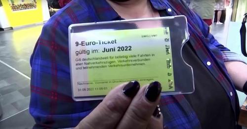 9-Euro-Ticket sorgt für überfüllte Bahnhöfe und Züge – Punks auf Sylt
