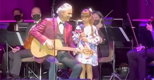 Andrea Bocelli bittet seine kleine Tochter auf die Bühne – Gänsehaut garantiert